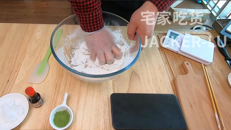 元宵节来试试可爱的猫爪汤圆,好吃又好看,萌哒哒。,再揉成团。