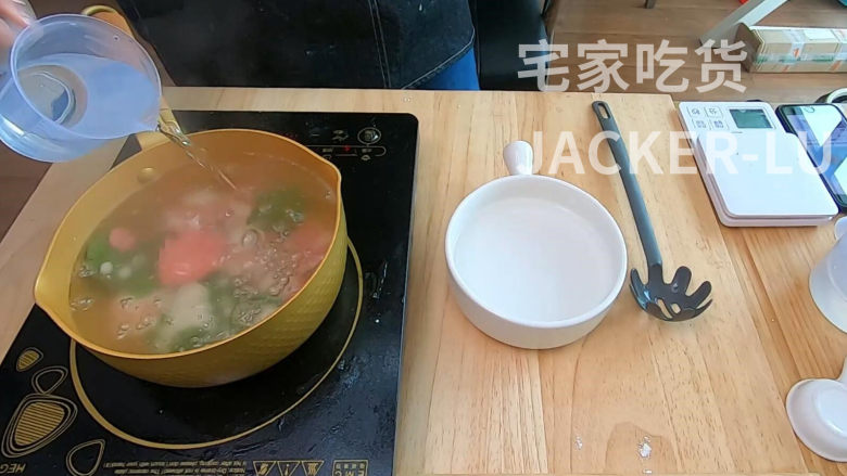 元宵节来试试可爱的猫爪汤圆,好吃又好看,萌哒哒。,中间沸腾的时候记得加凉水闷一会。