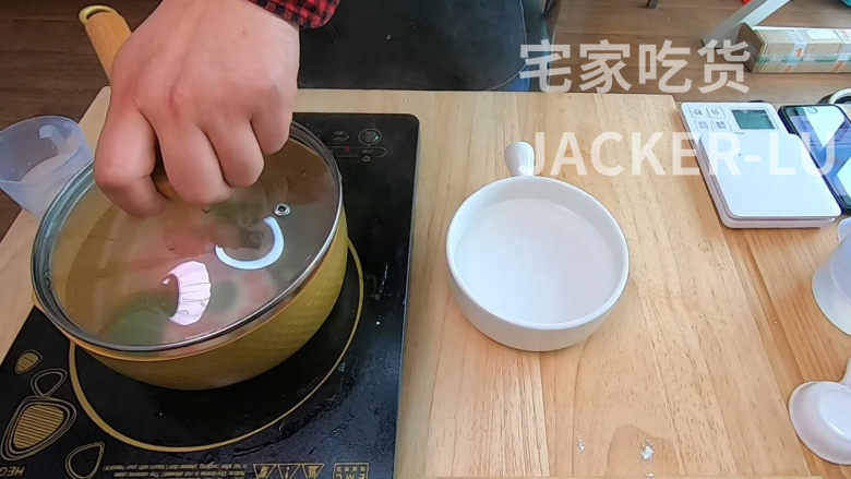 元宵节来试试可爱的猫爪汤圆,好吃又好看,萌哒哒。,煮至浮起即可,最后闷1分钟。