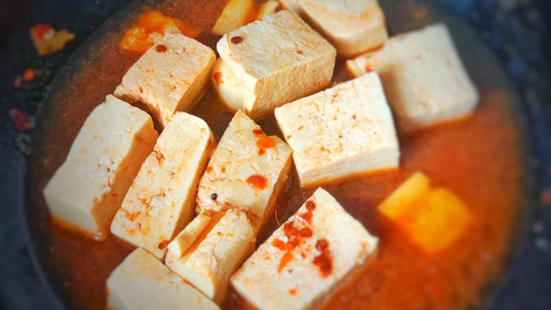 麻辣冻豆腐,翻炒