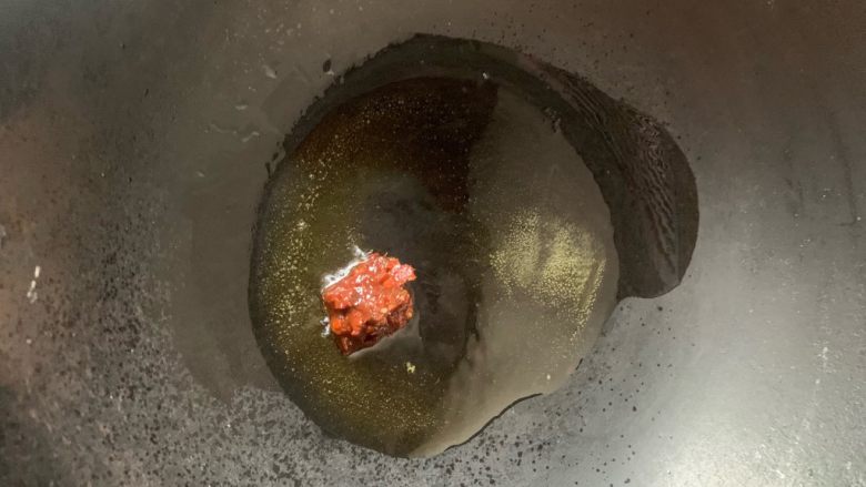麻辣冻豆腐,翻炒