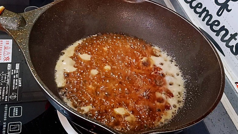 羊肉烩面,直到变成焦糖色起沫,加入清水200克