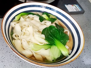 羊肉烩面,捞入面条