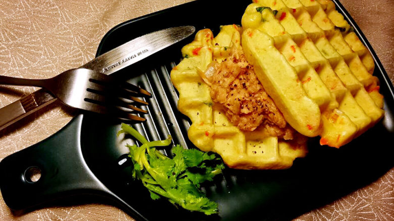 胡萝卜鸡蛋饼,美美哒上桌,用刀叉更洋气