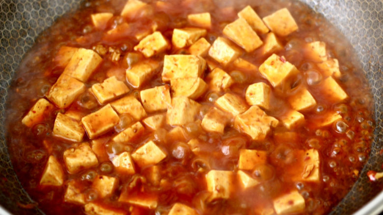 麻婆豆腐,继续烧1分钟。