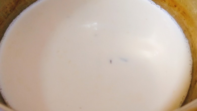 芋泥奶茶,加入牛奶，再次煮开。