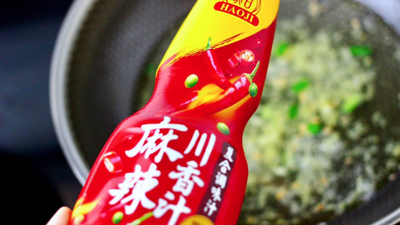 蒜香麻辣龙利鱼,加入豪吉川香汁。