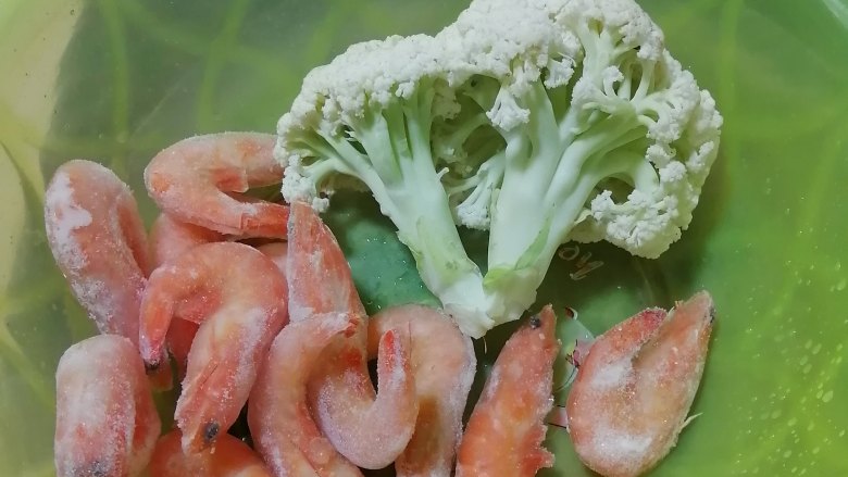花菜炒虾仁,准备材料