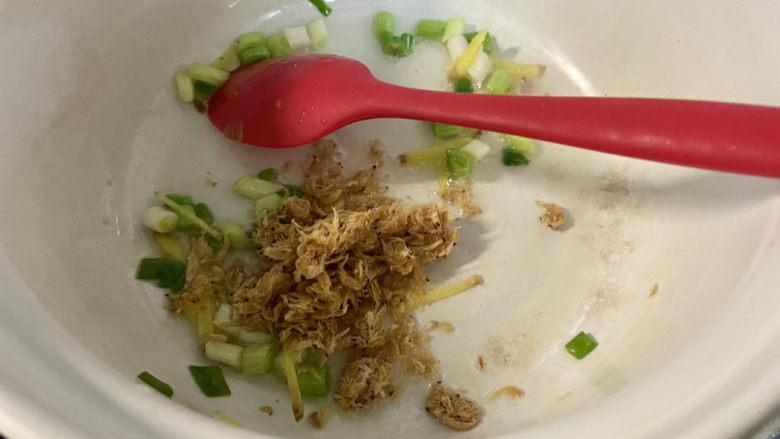平菇豆腐汤,下虾皮,小火煸香