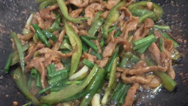 尖椒肉丝,尖椒炒肉丝~😊