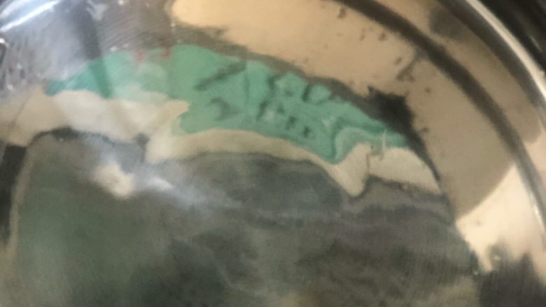 榨菜豆腐汤,干净汤锅烧水,2人份