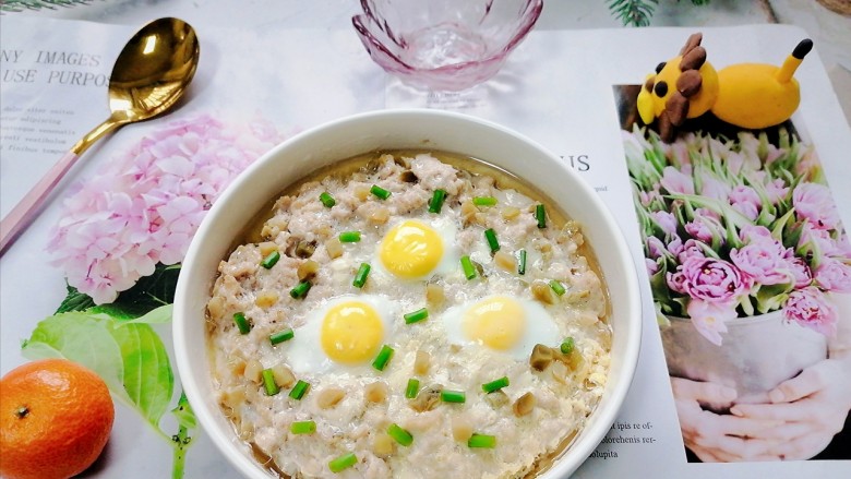 榨菜蒸肉饼,拍上成品图，一道美味又营养的榨菜蒸肉饼就完成了。