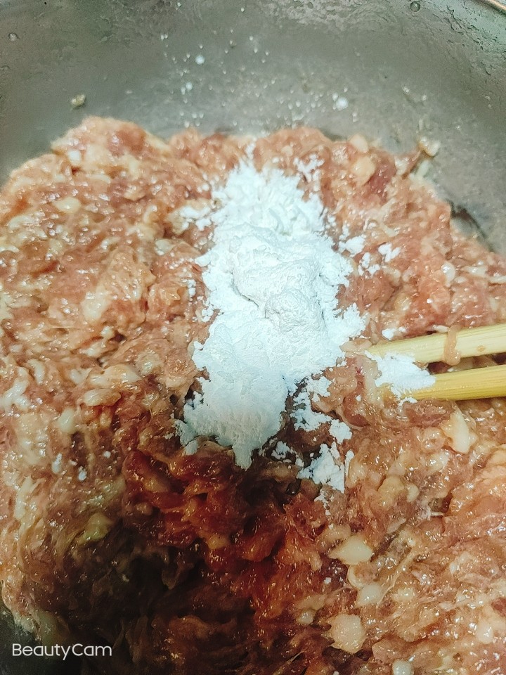 家常肉丸粉丝汤,可以加入少量淀粉,增加粘度