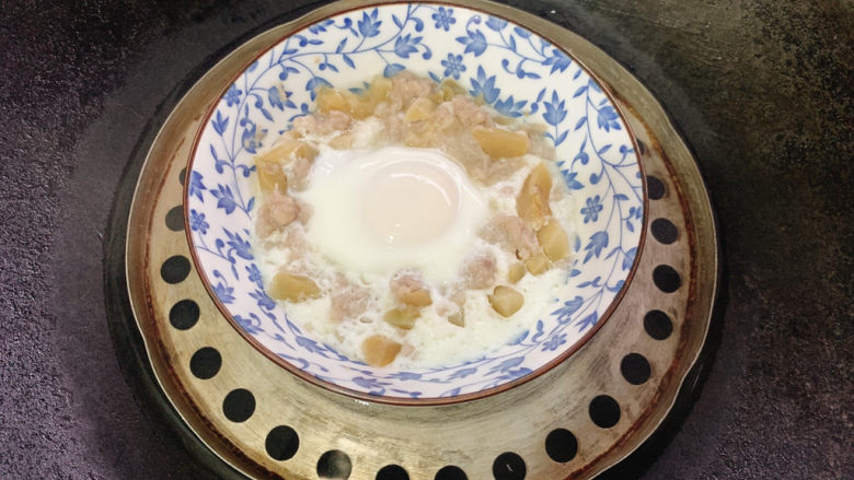 榨菜蒸肉饼,大火蒸8分钟