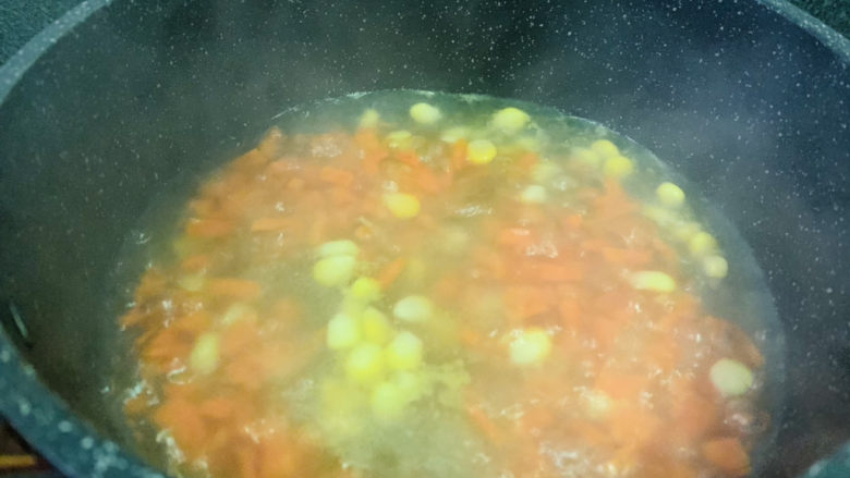 胡萝卜炒玉米,大火烧开,再煮2分钟
