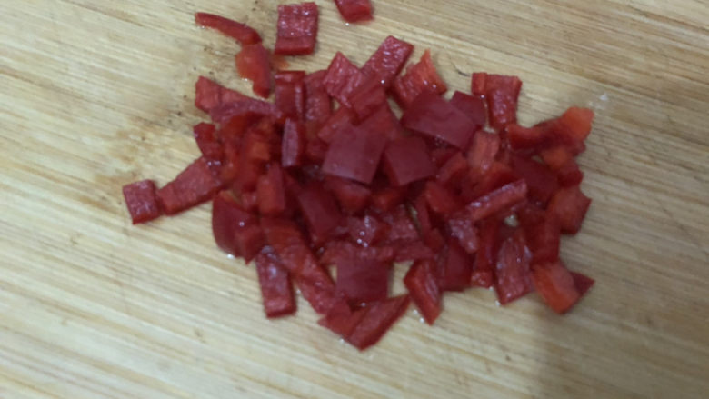 油豆腐炒白菜,红椒随意切小