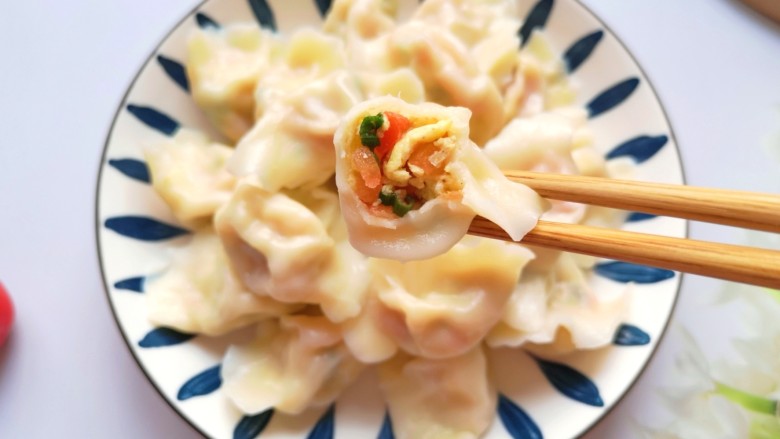 西红柿鸡蛋饺子,近图瞅瞅。
