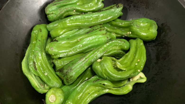 虎皮青椒,中小火,煸炒