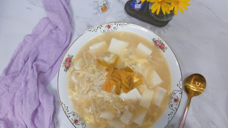 榨菜豆腐汤,比较大盘,汤也很多