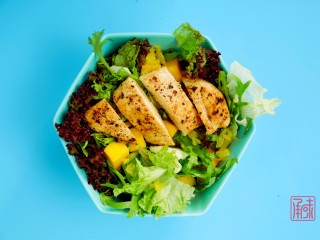 芒果+鲜橙+鸡胸肉=周末的简单午餐