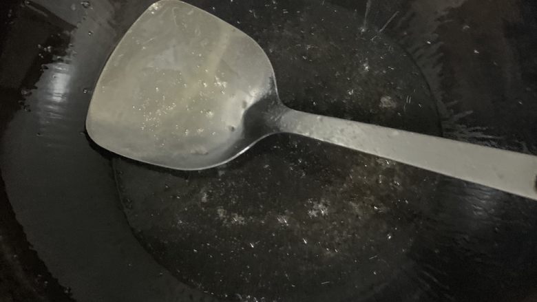 麻辣兔肉,重新起锅,刚才的油还能用。