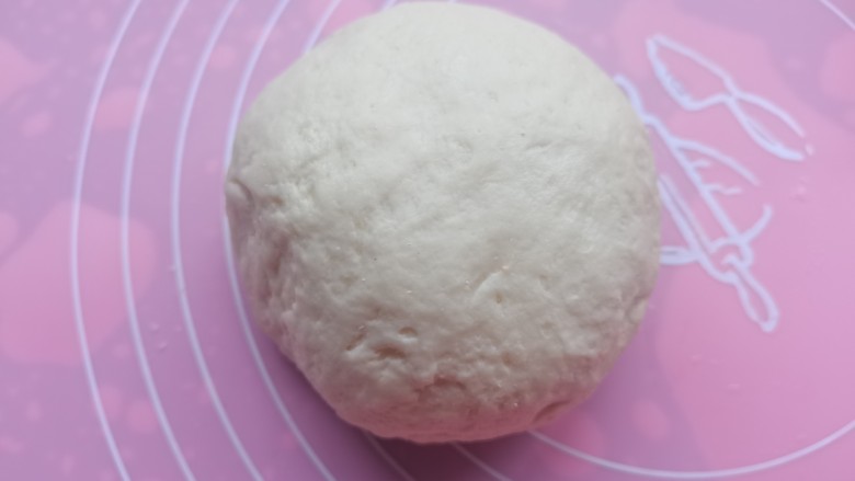 双色馒头,另一个面团和上面同样的步骤,用清水和面