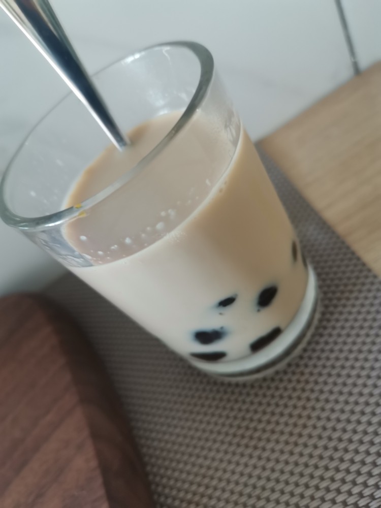 珍珠奶茶,加入过滤好的奶茶