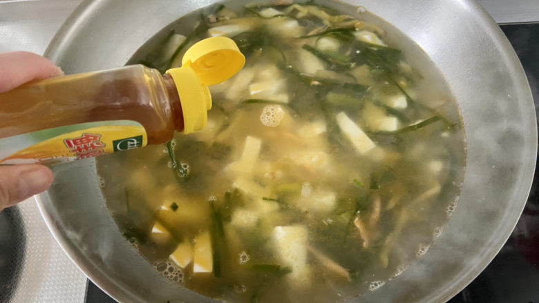 榨菜豆腐汤➕榨菜海带豆腐汤,调味:一茶匙太太乐鸡汁