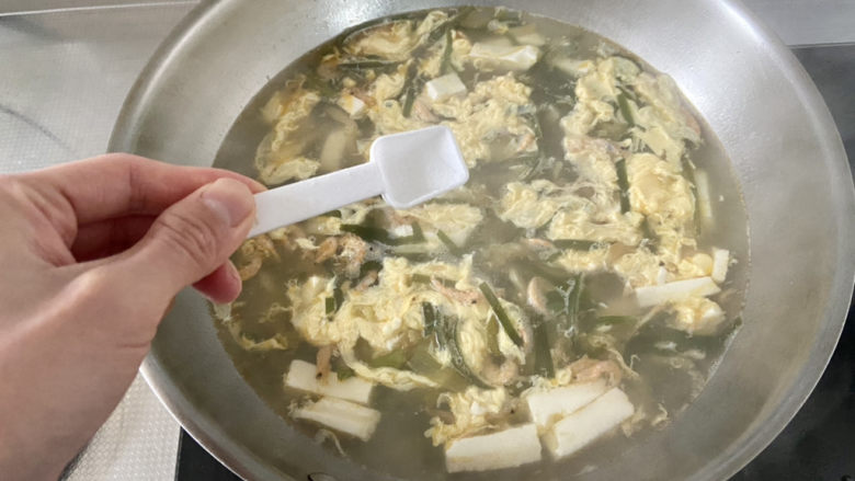 榨菜豆腐汤➕榨菜海带豆腐汤,尝下咸淡,如果觉得淡,可以补充少许食盐