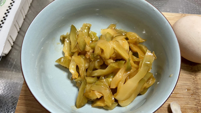 榨菜豆腐汤➕榨菜海带豆腐汤,榨菜丝去包装,如果怕太咸,可以用水冲洗一下