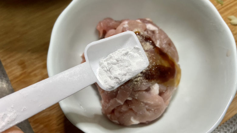尖椒肉丝➕尖椒笋丝炒肉,半茶匙淀粉,