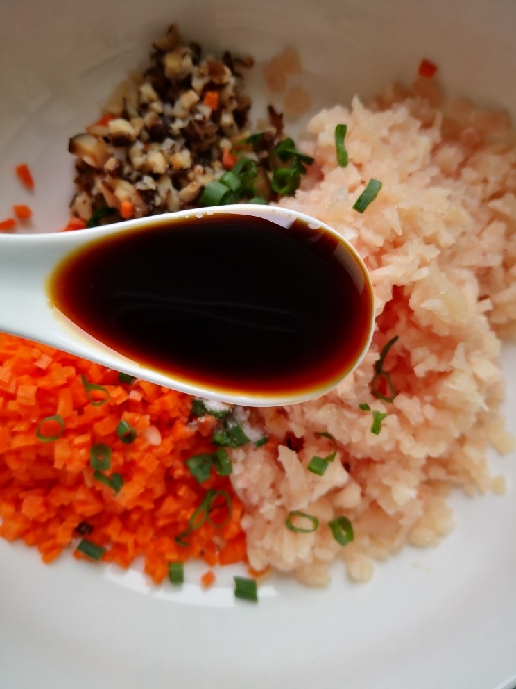 馄饨皮鸡肉饺,<a style='color:red;display:inline-block;' href='/shicai/ 788'>生抽</a>