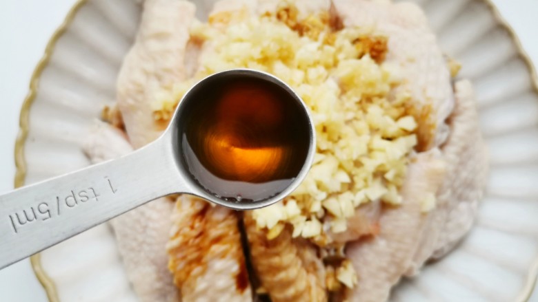 蒜香鸡翅尖,一勺料酒,