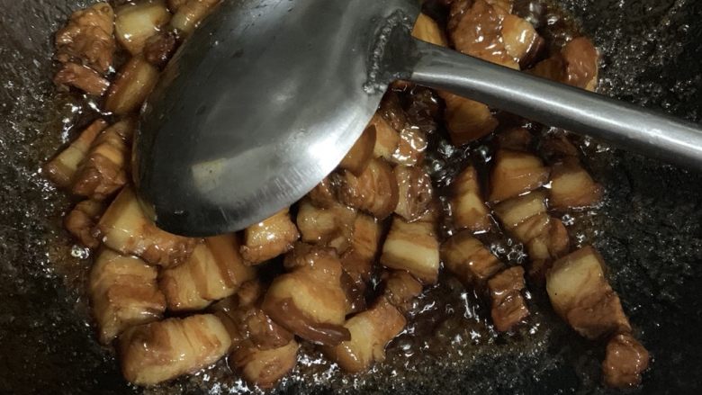 家常红烧肉,尝下咸淡。