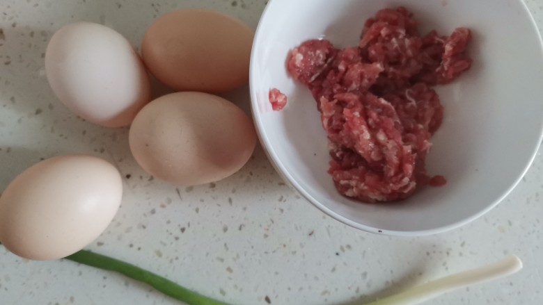 肉末鸡蛋羹,准备食材备用