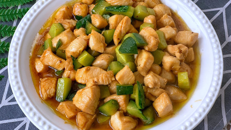 低脂低卡黄瓜嫩炒鸡丁