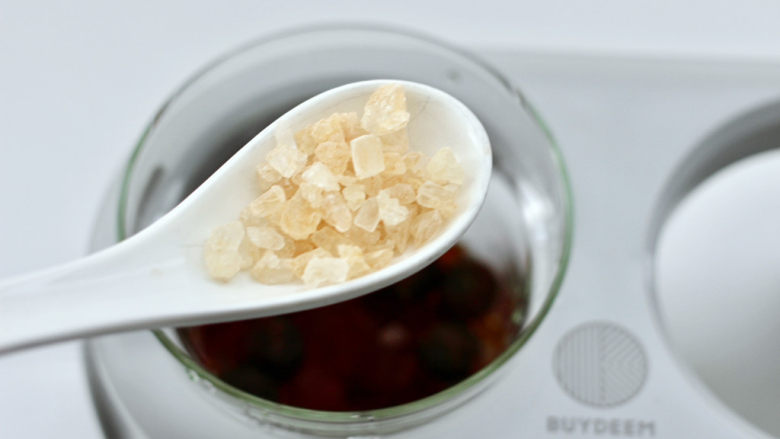 桃胶牛奶羹&银耳黄桃羹&橘子大福一锅出~,加入<a style='color:red;display:inline-block;' href='/shicai/ 130180'><a style='color:red;display:inline-block;' href='/shicai/ 130180'>黄冰糖</a></a>和适量纯净水就可以了。