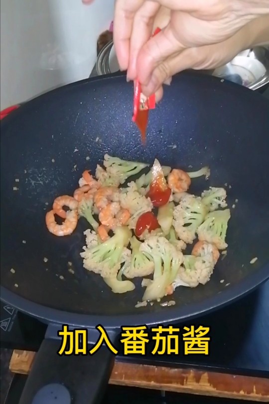 花菜炒虾仁.,加入<a style='color:red;display:inline-block;' href='/shicai/ 699'>番茄酱</a>