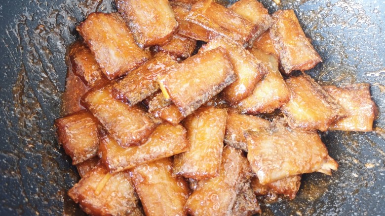 茄汁带鱼,中小火翻炒至带鱼入味即可。