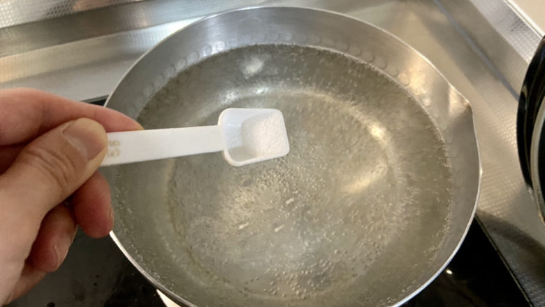 凉拌茼蒿➕蒜蓉凉拌茼蒿,半茶匙食盐