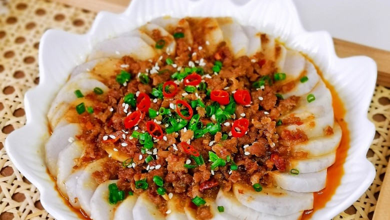 芋 头扣肉,一盘全家抢着吃,营养好吃不上火。