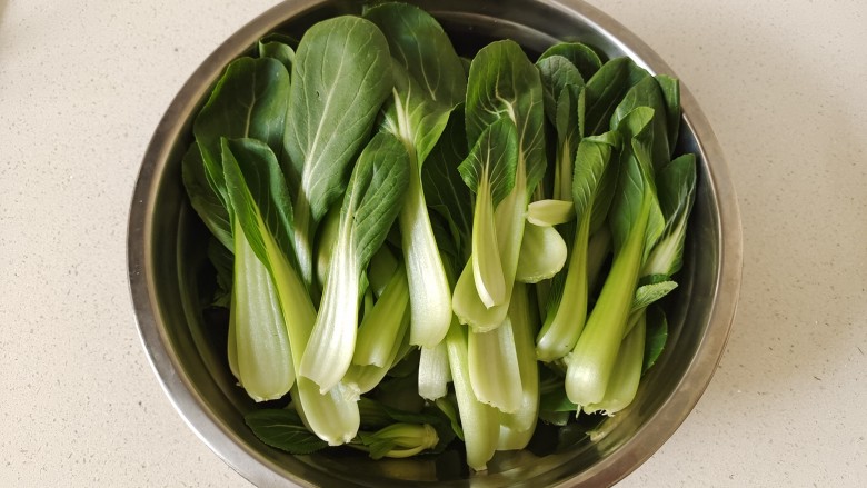 清炒油菜,青菜一瓣一瓣呗,掰下来