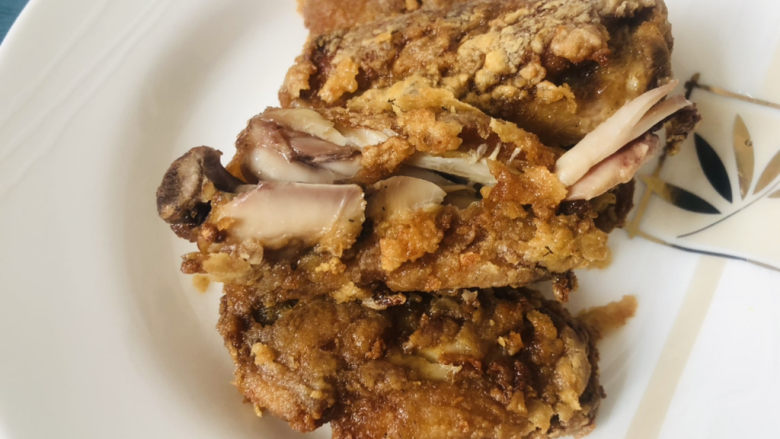 蒜香鸡翅尖,成品图,肉很嫩,一定要小火慢炸