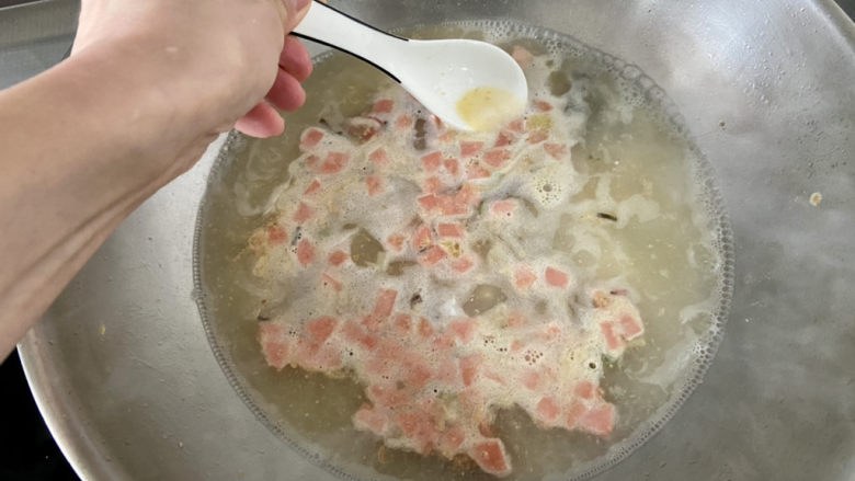 上汤菠菜➕白毛浮绿水,红掌拨清波,撇去浮末