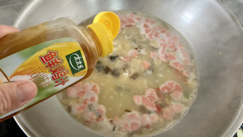 上汤菠菜➕白毛浮绿水,红掌拨清波,加入一茶匙太太乐鸡汁