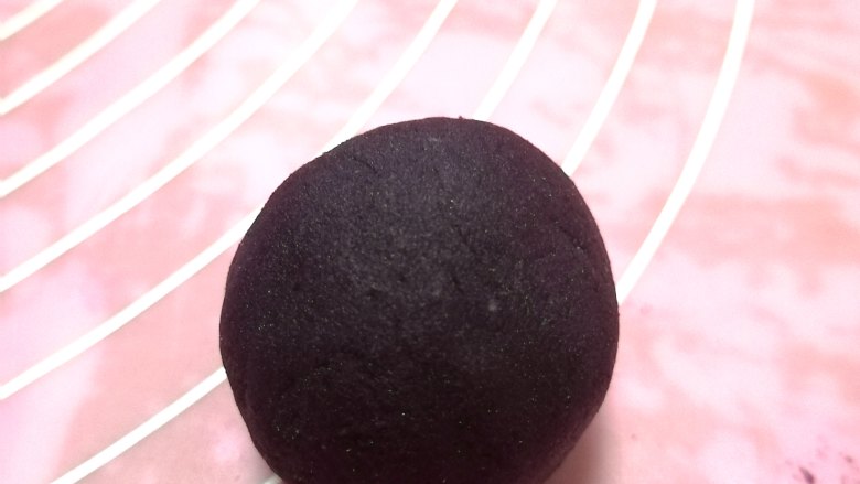 爆浆紫薯水晶饼,包好,再滚圆