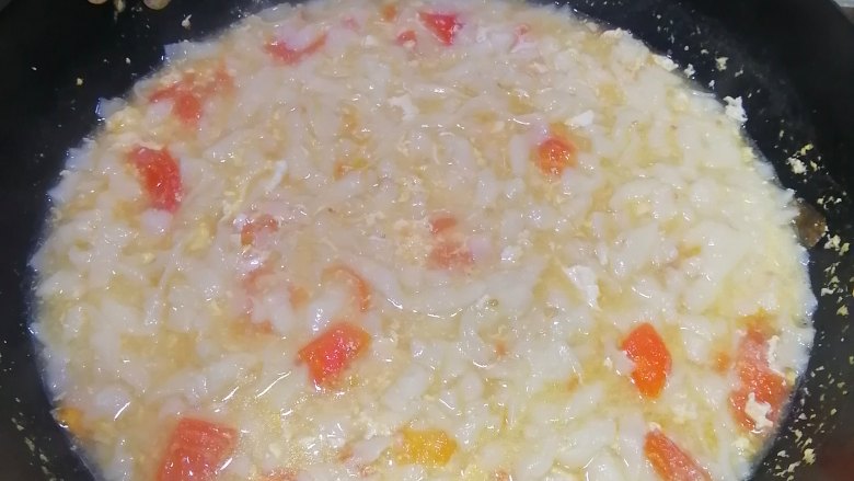 番茄鸡蛋面条,煮开水后加入面条