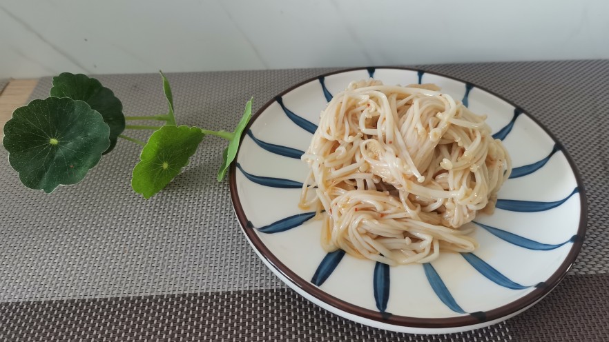 麻辣金针菇