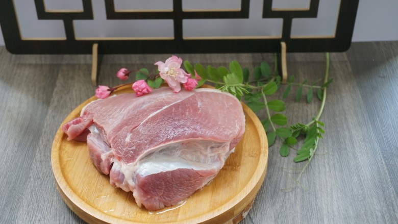 肉末粉丝煲1,准备一块<a style='color:red;display:inline-block;' href='/shicai/ 429'>瘦肉</a>,清洗干净