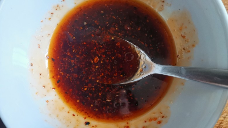 凉拌鸡丝,低卡减脂!,搅拌均匀,料汁就调好了